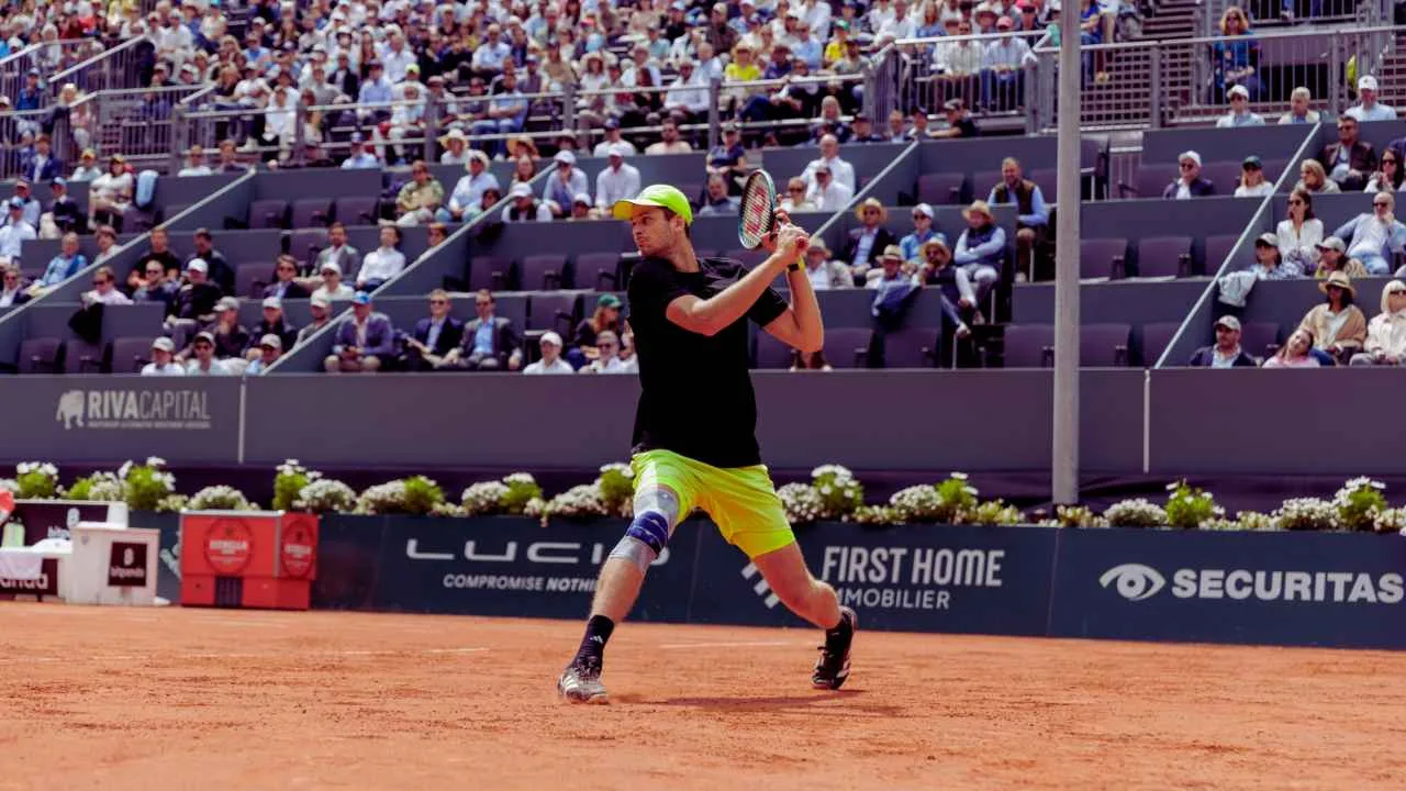 Cedera Lutut, Hubert Hurkacz Resmi Mundur dari Wimbledon 2025