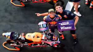 Veda Ega Pratama Raih Kemenangan Tipis di Mugello, Bendera Indonesia Berkibar di Red Bull Rookies Cup 2025