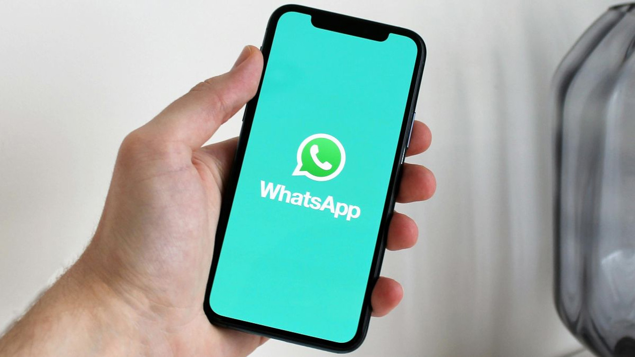 WhatsApp Luncurkan Fitur Ringkas Pesan: Solusi Cepat Baca Chat Menumpuk, Didukung AI Meta