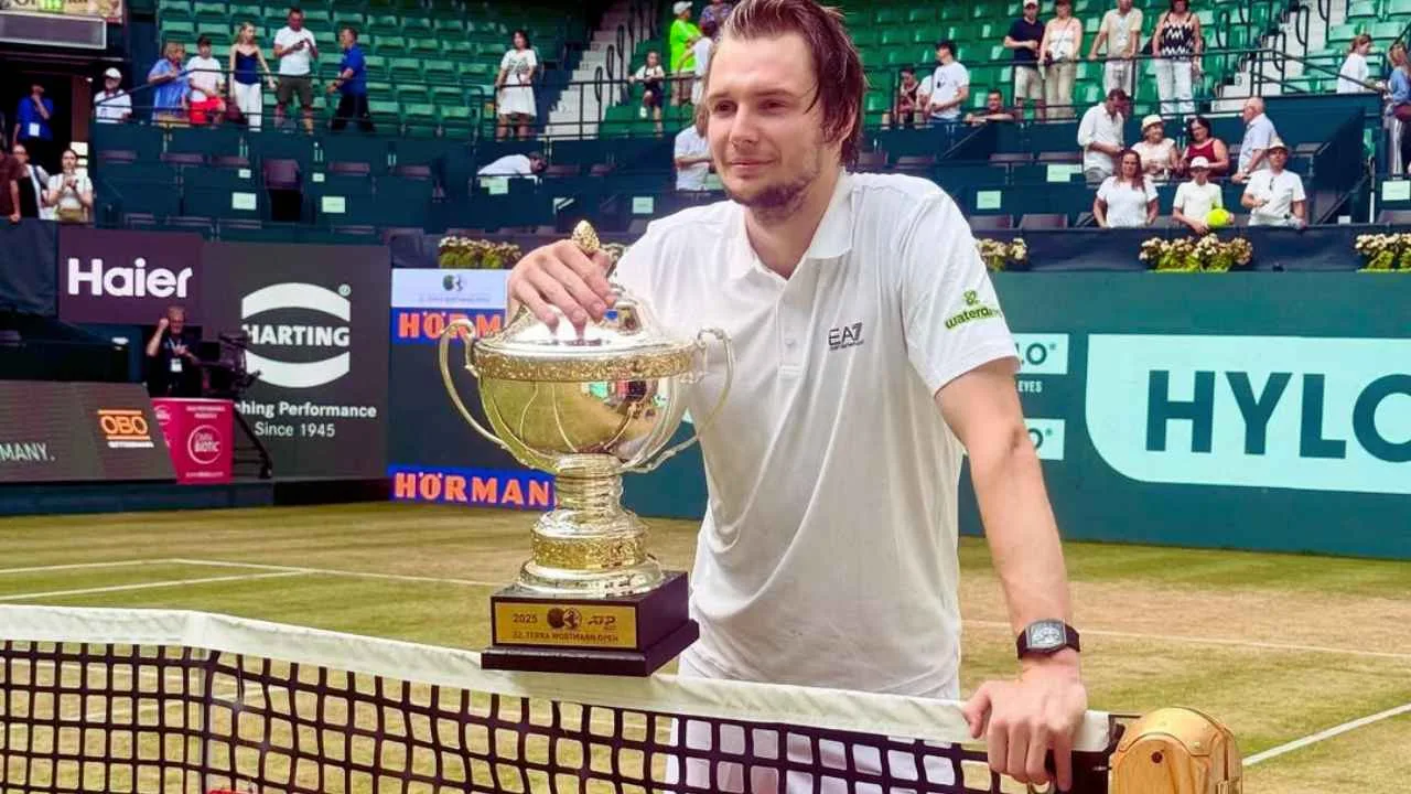 Alexander Bublik Juara Terra Wortmann Open 2025 Usai Taklukkan Medvedev di Final