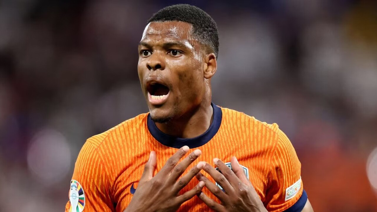 Barcelona Incar Denzel Dumfries, Bek yang Pernah Jadi Mimpi Buruk di Liga Champions
