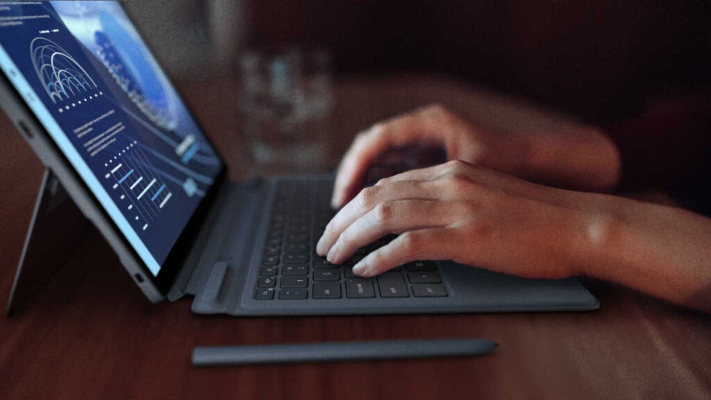 Kenali Dell Latitude 7350: Laptop Ultralight AI Ringan untuk Profesional Aktif