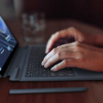 Kenali Dell Latitude 7350: Laptop Ultralight AI Ringan untuk Profesional Aktif