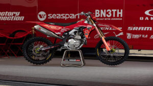 Ducati Berikan Motor Latihan Spesial untuk Bagnaia, Siap Bakar Lintasan Flat-Track!