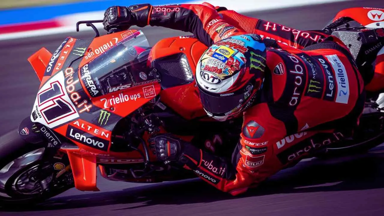 Ducati Dominasi WorldSBK Donington 2025: Bulega Tercatat Tercepat!