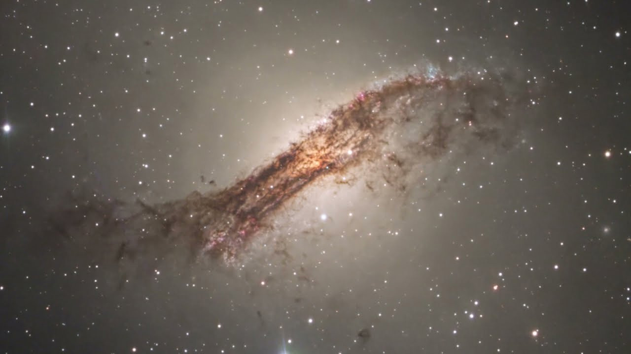 Mengenal Galaksi Centaurus A: Galaksi Aktif dengan Lubang Hitam Supermasif Terdekat Bumi