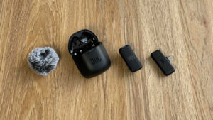 JBL Quantum Stream Wireless Hadirkan Mikrofon USB-C Praktis untuk Gamer dan Kreator