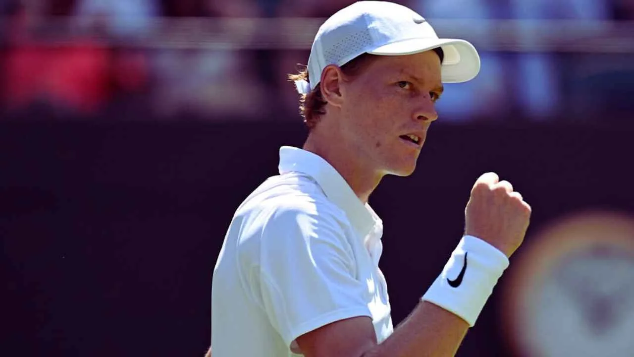Jannik Sinner Tunjukkan Dominasi di Wimbledon 2025, Lolos ke Babak Kedua Tanpa Kesulitan