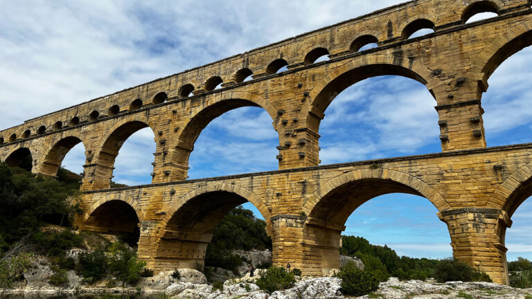 Mengungkap Jejak Teknologi Air Romawi Kuno di Arles: Temuan Baru dari Analisis Karbonat