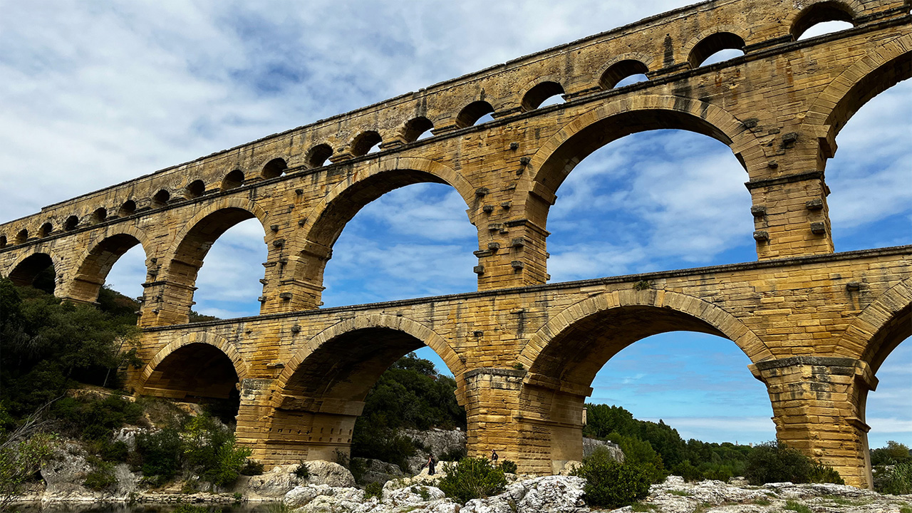 Mengungkap Jejak Teknologi Air Romawi Kuno di Arles: Temuan Baru dari Analisis Karbonat