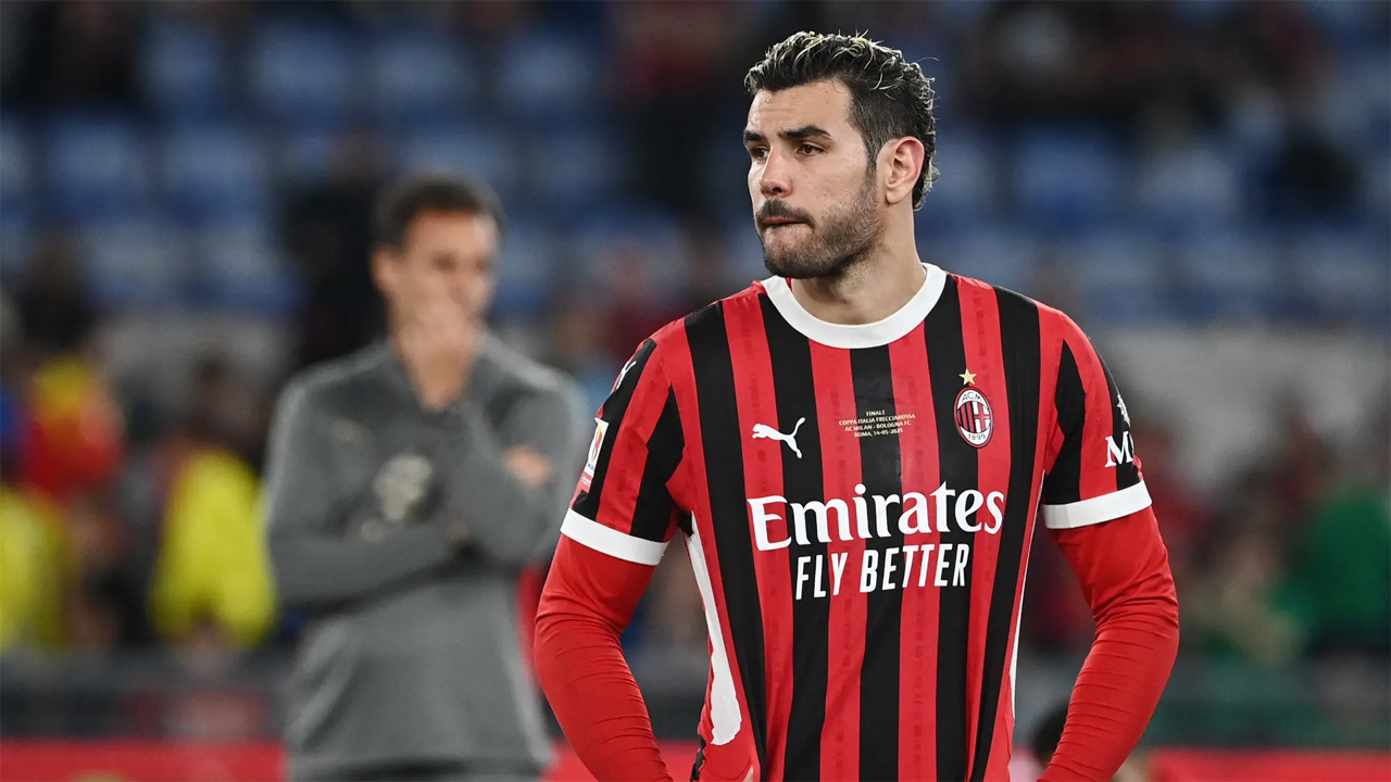 AC Milan Kehilangan Target Pengganti Theo Hernandez, Brighton Melesat Duluan