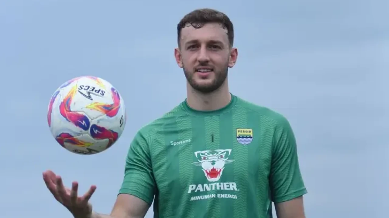 Adam Przybek Terima Tawaran Persib Bandung dalam 30 Detik, Berikut Alasannya!