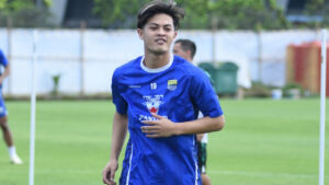 Didatangkan dari PSIS Semarang, Penampilan Dewangga di Laga Persib vs Port FC Jadi Sorotan