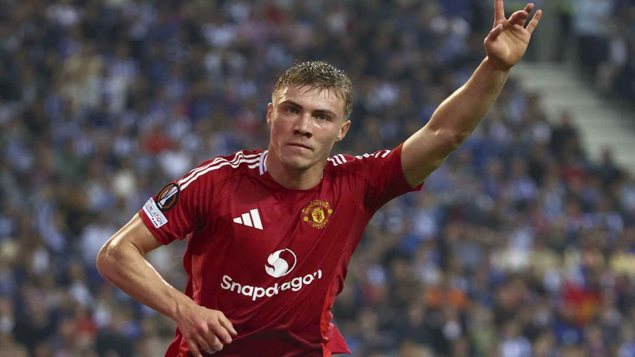 AS Roma Berebut Rasmus Hojlund, Inter Milan Terancam Gagal Beli Striker Manchester United
