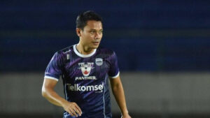 Dedi Kusnandar Bangkit dari Cedera Patah Kaki dan Kembali Perkuat Persib Bandung