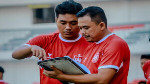Bukan Asisten Biasa! Ini Rekam Jejak Ega Raka Galih, Tangan Kanan Kahudi di PSIS