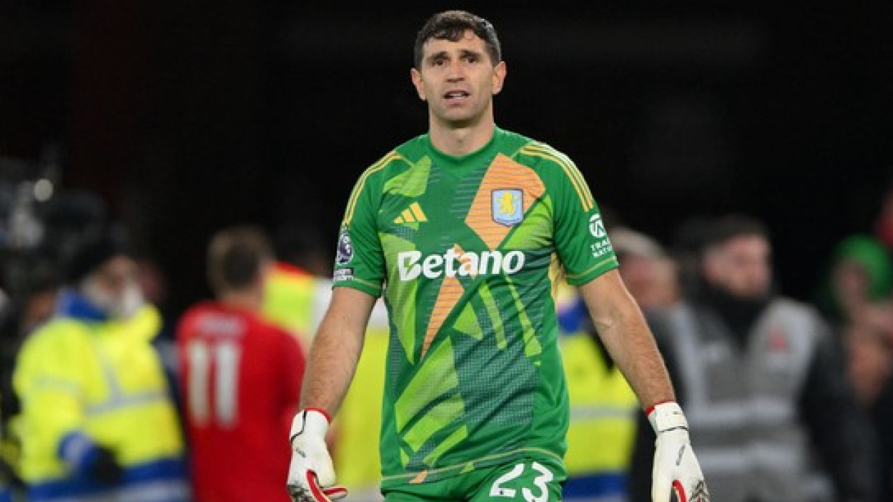 Emiliano Martinez Menuju Old Trafford, Nasib Onana di MU Terancam!