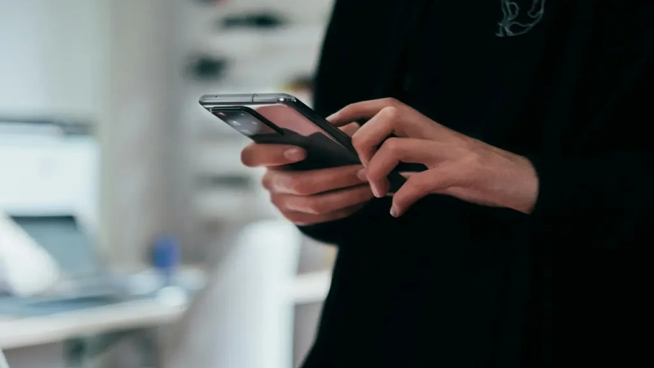 Fitur Tersembunyi Smartphone yang Bikin Hidup Digital Lebih Mudah dan Aman