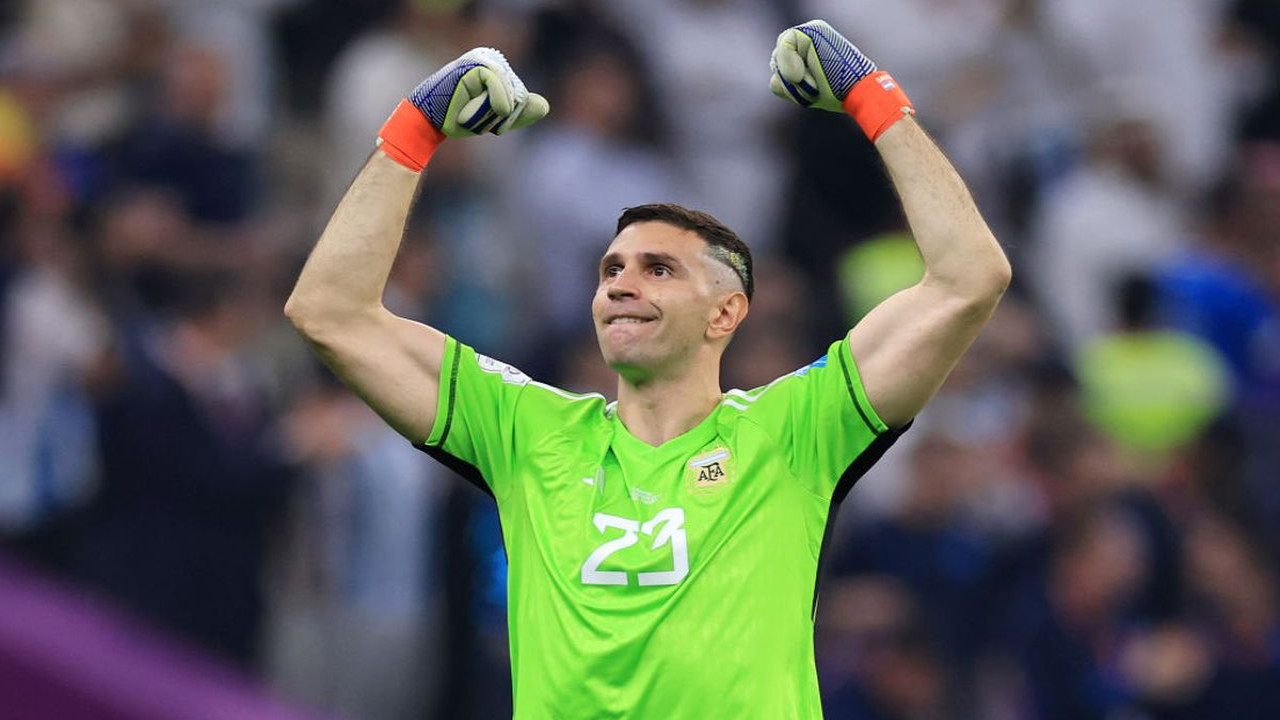 Drama Bursa Transfer: MU Incar Emiliano Martinez, Chelsea Intai Kesempatan!