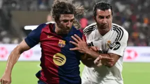 Legenda El Clasico Luis Figo dan Carles Puyol Bakal Reuni di GBK 2025!