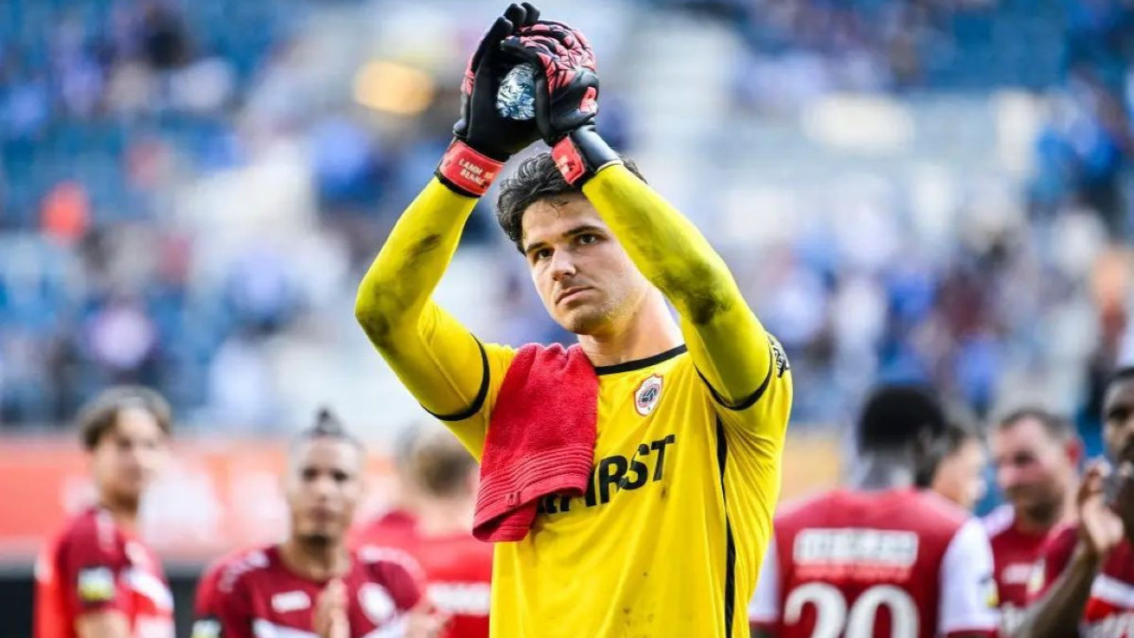 Manchester United Gencar Kejar Transfer Senne Lammens, Siapa Dia?