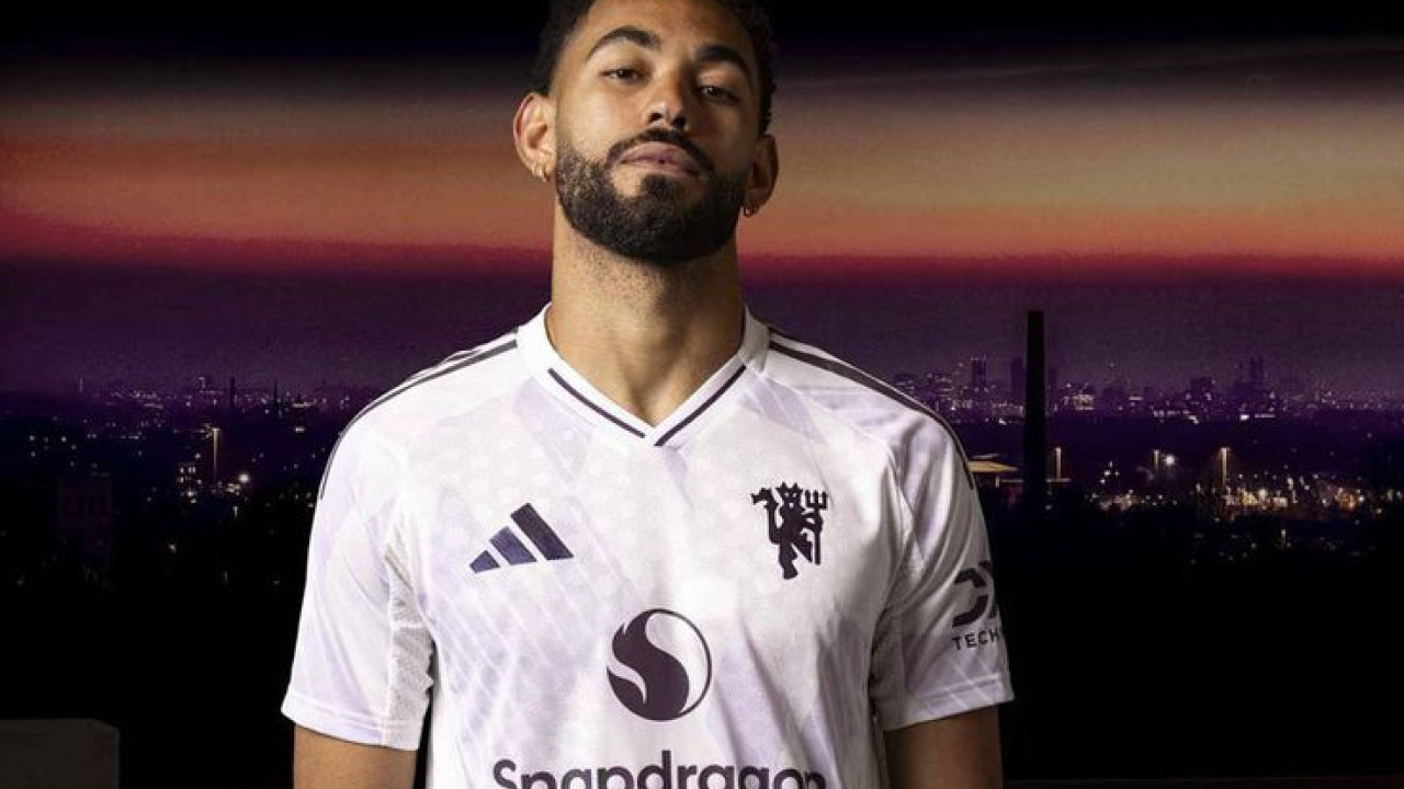 Manchester United Luncurkan Jersey Tandang 2025/26 Bergaya Klasik 1992