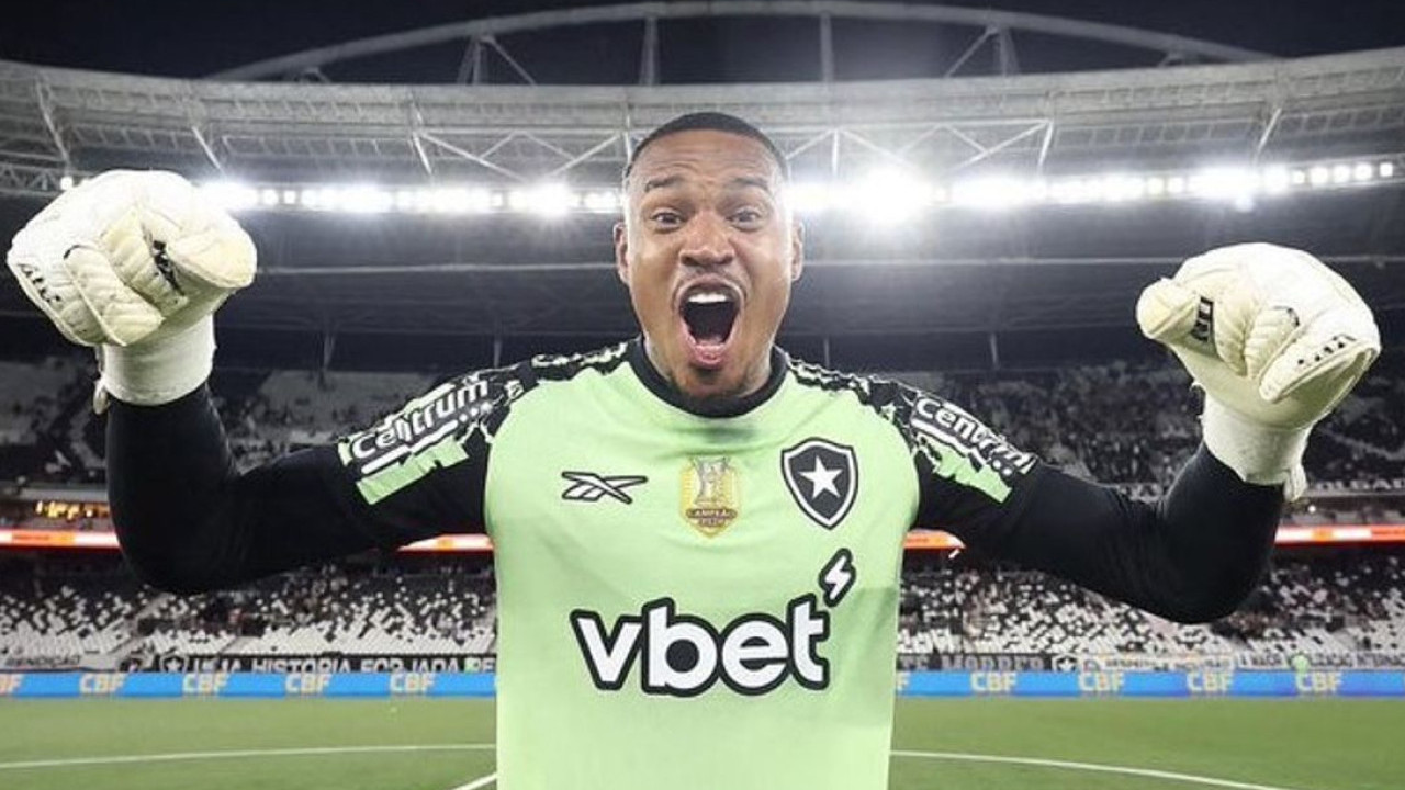 Manchester United Tertarik Datangkan Kiper Botafogo Gantikan Onana yang Cedera