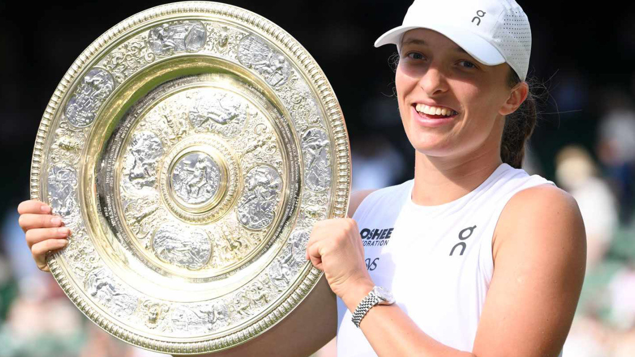 Pertama Kali dalam Sejarah, Iga Swiatek Juara Wimbledon 2025 dengan Kemenangan 6-0, 6-0