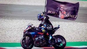 Toprak Razgatlioglu Kibarkan Bendera untuk Borja Gomez Usai Menang di Donington, Ini Kisah di Baliknya
