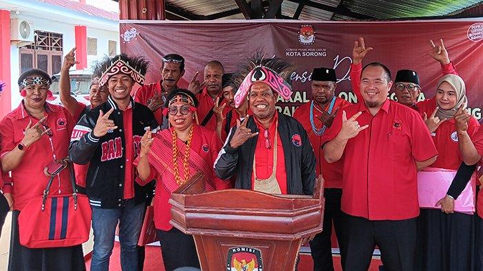 Edo Kondologit Mundur dari PDI Perjuangan, Dedikasi di Kota Sorong Diungkap