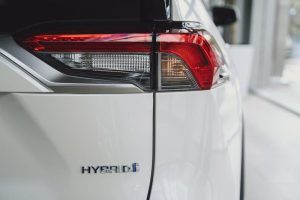 Berapa Lama Baterai Mobil Hybrid Bertahan? Ini Jawabannya