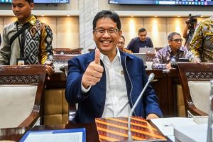 Komentar Menkeu Purbaya Dapat Karangan Bunga Karena Cukai Rokok Tetap Stabil