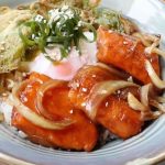 Resep Salmon Teriyaki Sederhana dengan Topping Bayam Krispi yang Lezat