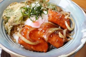 Resep Salmon Teriyaki Sederhana dengan Topping Bayam Krispi yang Lezat