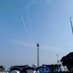 Manuver Pesawat Jupiter TNI AU Meriahkan Upacara HUT ke-80 TNI di Monas Jakarta
