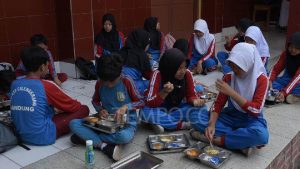 Politikus PDIP Usulkan Sekolah Jadi Pusat MBG