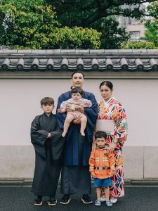 9 Potret Keluarga JIS Berpakaian Kimono di Jepang, Kompak!