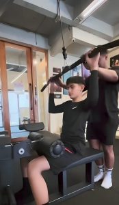 7 Potret King Faaz di Gym, Ingin Tambah Massa Otot!