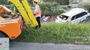 Avanza Bawa 5 Orang Guling-guling di Tol Jombang, Melaju 100 Km/jam Sebelum Kecelakaan
