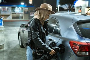 Benarkah Isi Bensin Malam Lebih Hemat?