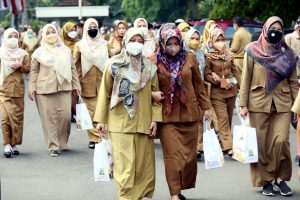 5 Berita Paling Dibicarakan: Gaji Guru Aman, PPPK Terima SK Tapi Tak Boleh Pakai Seragam Korpri?