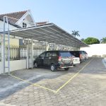 Parkir Motor di Lantai Keramik: Bahaya bagi Ban?