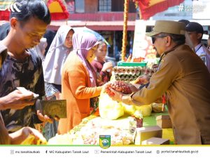 HUT ke-14 NasDem, Bupati Mojokerto Apresiasi Pasar Murah sebagai Wujud Kepedulian Sosial