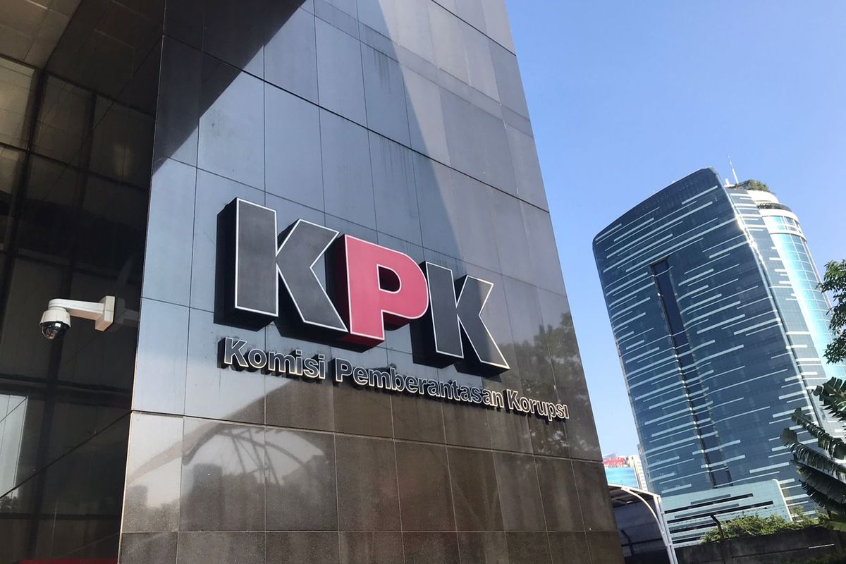 KPK Tangkap Bupati Ponorogo dan 12 Orang Lainnya, Pemkab Ditutup KPK Tangkap Bupati Ponorogo dan 12 Orang Lainnya, Pemkab Ditutup