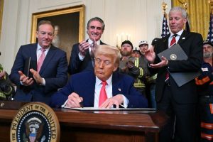 Trump Akhiri Kekakuan Terpanjang AS, Negara Bangkit dari Kematian Suri