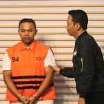 Rumah Dinas Gubernur Riau Disidak KPK Usai Jadi Tersangka