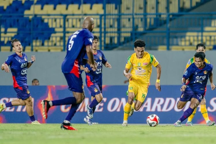 Eduardo Perez Kecewa, VAR Jadi Sorotan Saat Persebaya Dihukum Kartu Merah Eduardo Perez Kecewa, VAR Jadi Sorotan Saat Persebaya Dihukum Kartu Merah