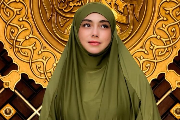 Celine Evangelista Buka Alasan Ingin Berhijab: Hidayah Datang Tiba-Tiba Celine Evangelista Buka Alasan Ingin Berhijab: Hidayah Datang Tiba-Tiba
