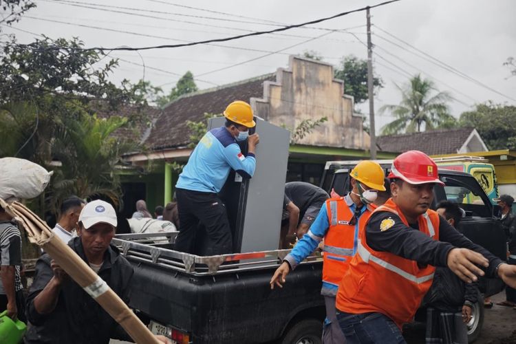 Erupsi Semeru Rusak 10 Tiang dan Gardu PLN Terendam Lahar Erupsi Semeru Rusak 10 Tiang dan Gardu PLN Terendam Lahar