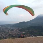 10 Wisata Alam Batu dengan Pemandangan Indah, Ideal untuk Healing dan Liburan Keluarga
